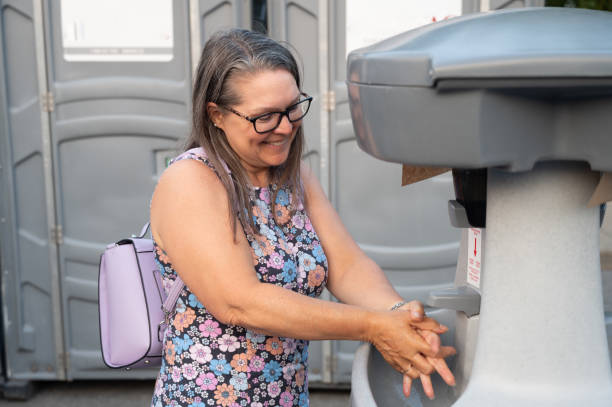 Best Portable toilet rental cost  in Warrensburg, MO